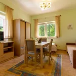 Svečių namai Estate 3*